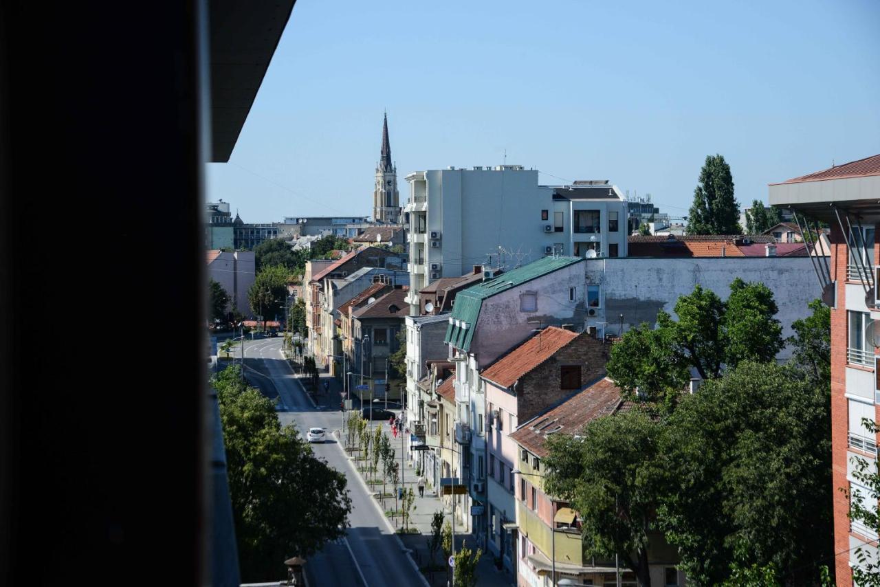 Tesla 70 Apartment With Secure Parking In The Garage Novi Sad Eksteriør billede