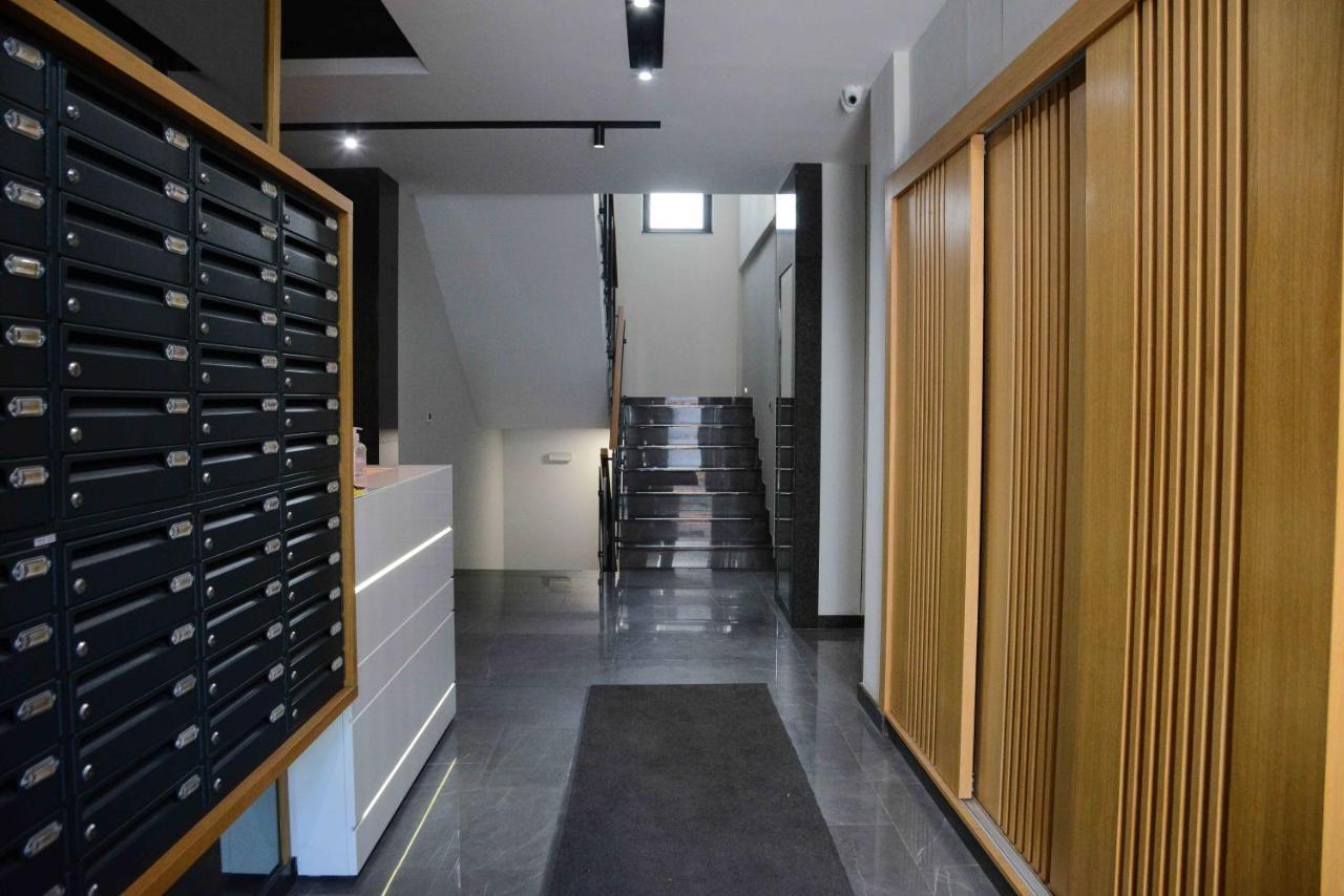 Tesla 70 Apartment With Secure Parking In The Garage Novi Sad Eksteriør billede