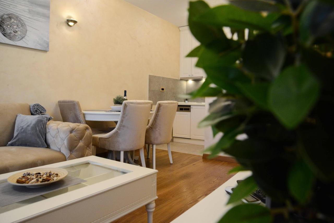 Tesla 70 Apartment With Secure Parking In The Garage Novi Sad Eksteriør billede