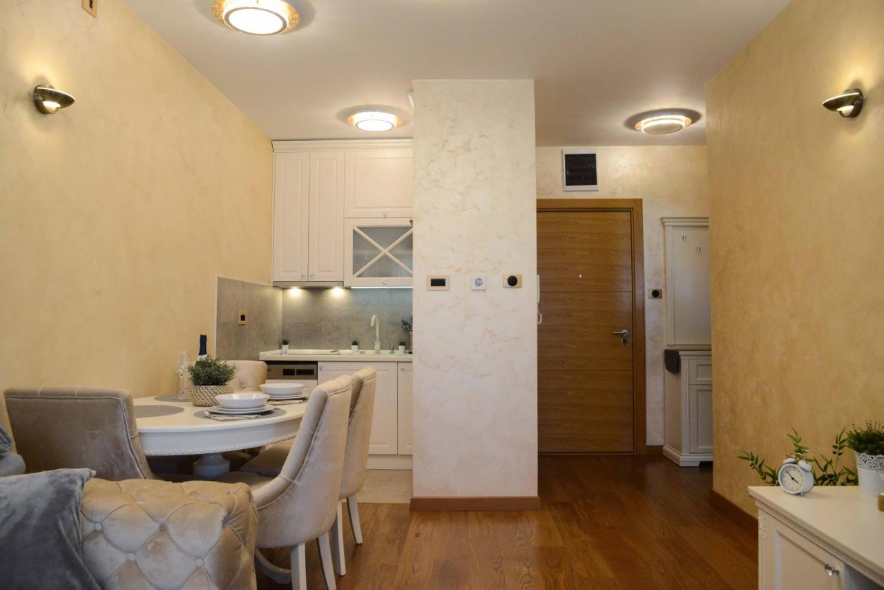 Tesla 70 Apartment With Secure Parking In The Garage Novi Sad Eksteriør billede