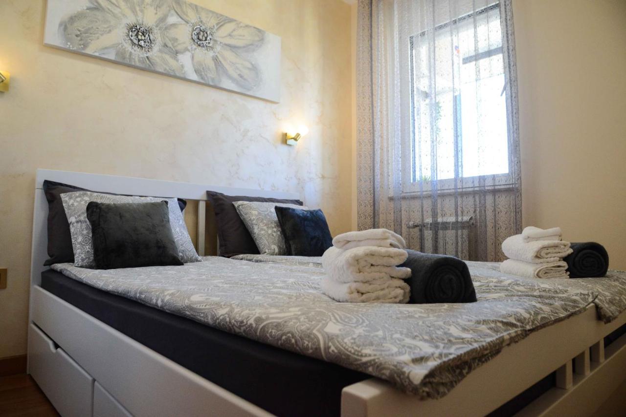 Tesla 70 Apartment With Secure Parking In The Garage Novi Sad Eksteriør billede