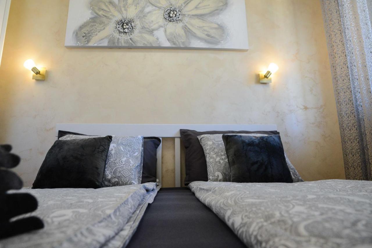 Tesla 70 Apartment With Secure Parking In The Garage Novi Sad Eksteriør billede