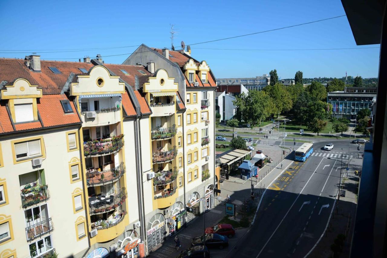 Tesla 70 Apartment With Secure Parking In The Garage Novi Sad Eksteriør billede