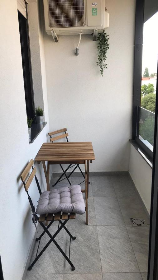 Tesla 70 Apartment With Secure Parking In The Garage Novi Sad Eksteriør billede