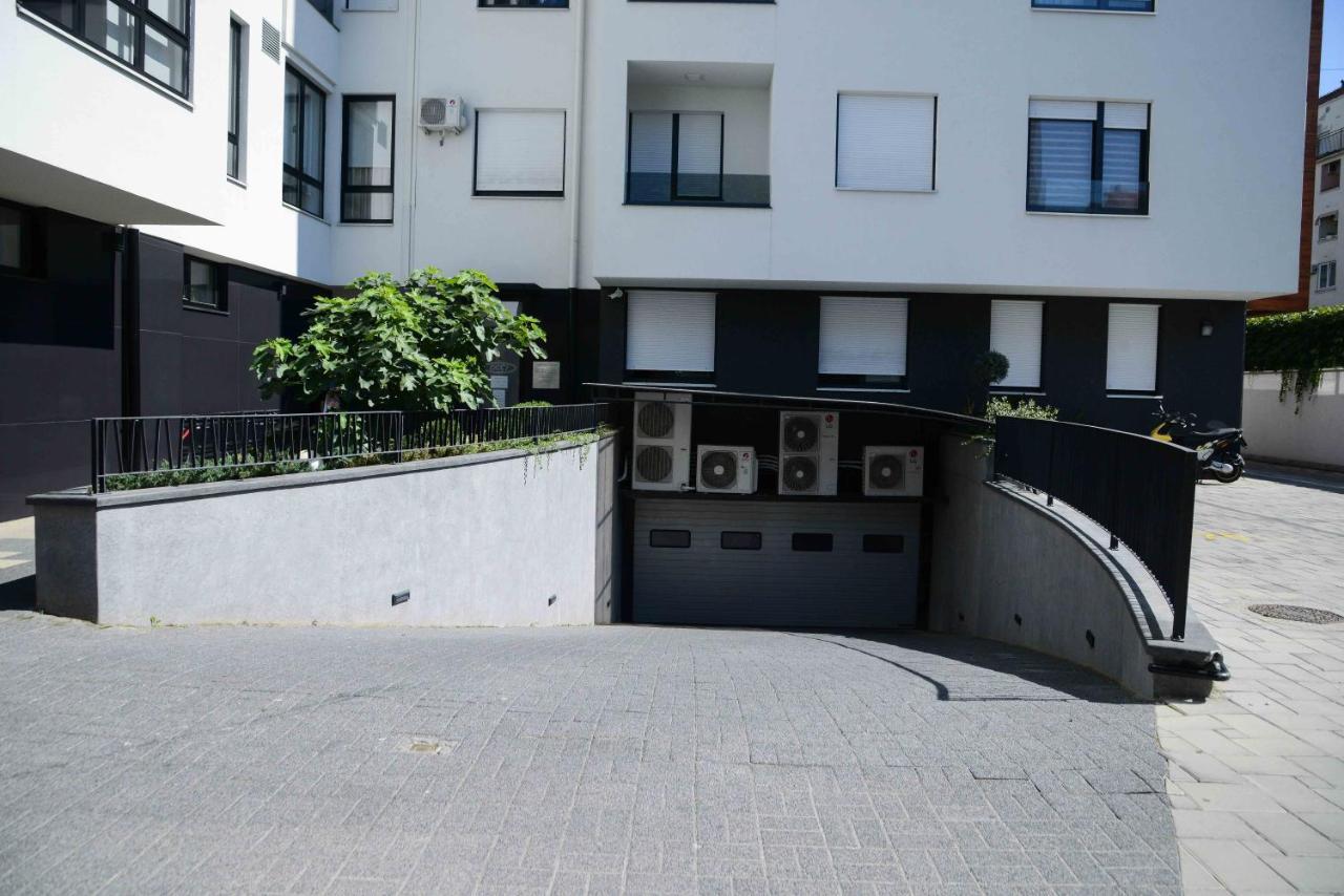 Tesla 70 Apartment With Secure Parking In The Garage Novi Sad Eksteriør billede