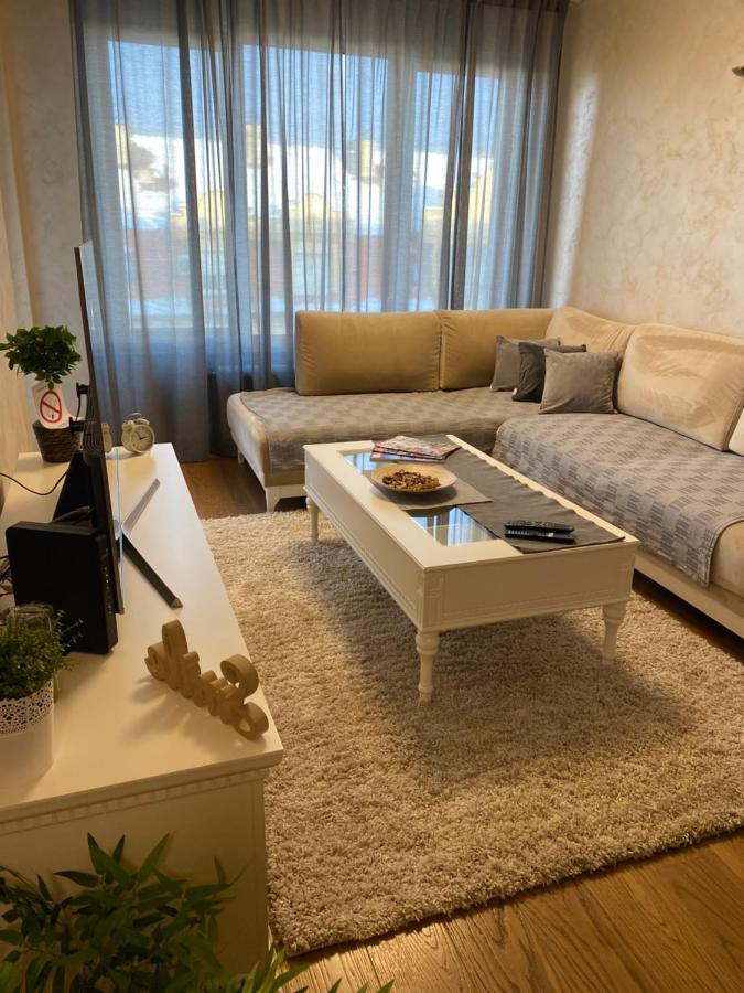 Tesla 70 Apartment With Secure Parking In The Garage Novi Sad Eksteriør billede
