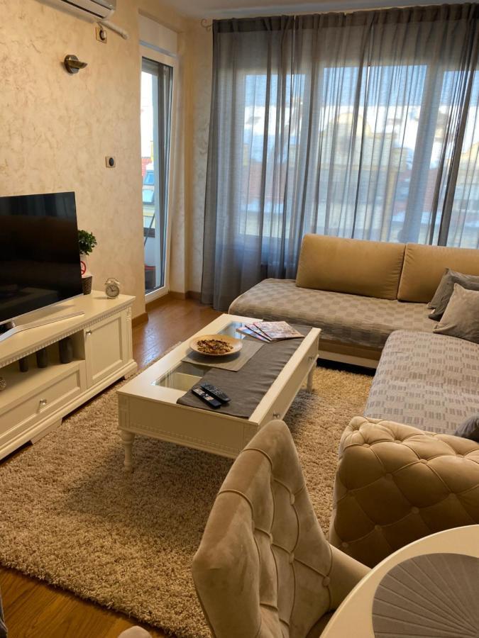Tesla 70 Apartment With Secure Parking In The Garage Novi Sad Eksteriør billede